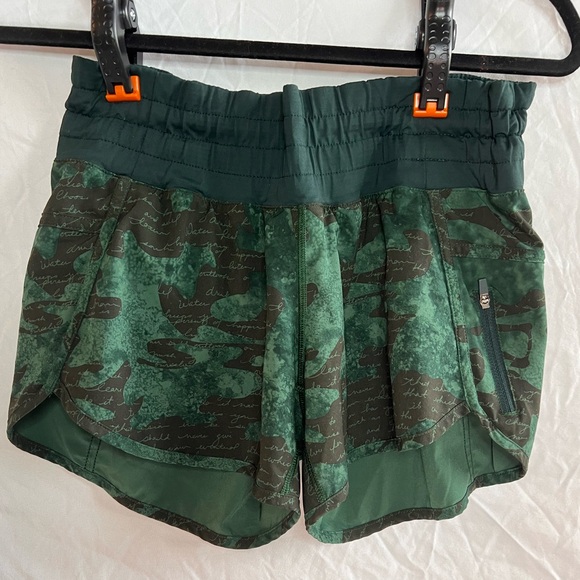 Lululemon Tracker Short II- rare - Picture 2 of 8